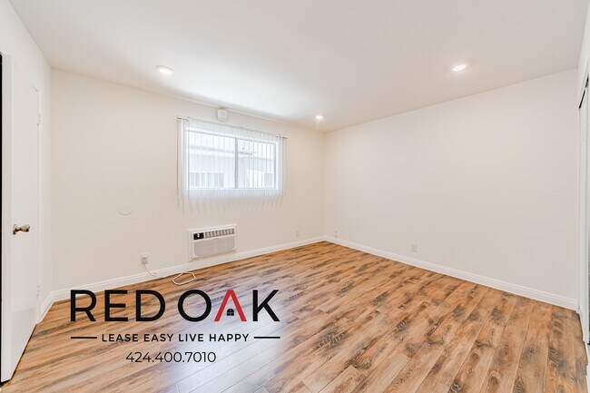 Photo - 6738 Independence Ave Unidad 102