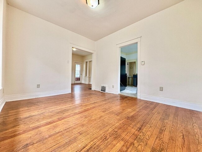 Photo - 1227 Napier St