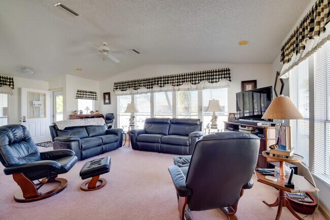 Building Photo - 1621 Magnolia Ave Unit ID1385609P