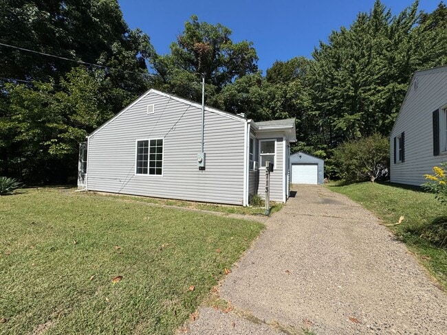Building Photo - 3 Bedroom Molette with Ravine Views – $1300 Rental