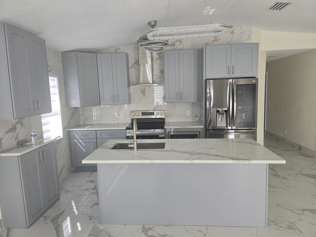 Photo - 716 Truman St