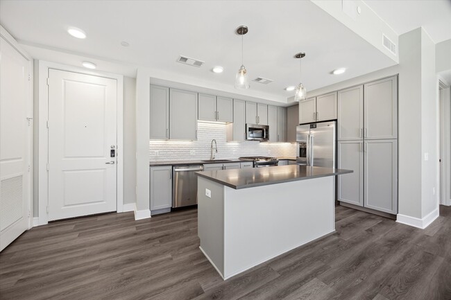 Photo - 9757 Katy Fwy Unidad 321