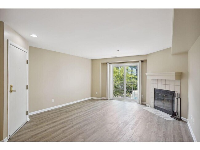 Photo - 906 Lincoln Ave Apartamento