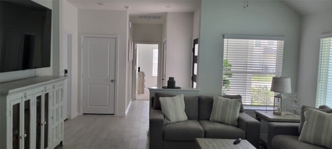 Photo - 347 E Coralburst Lp