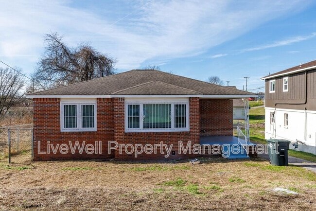 Building Photo - 408 Miles Ave