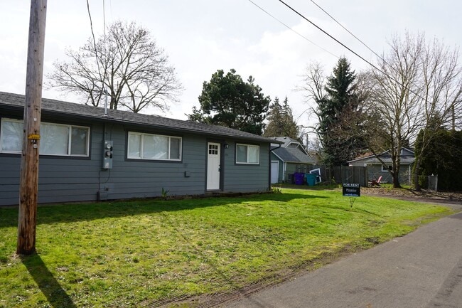 Building Photo - 1410 E 30th St Rental
