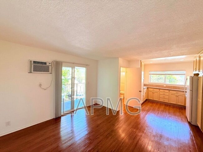 Photo - 2707 Pomeroy Ave