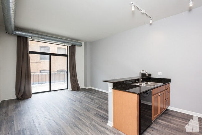 Building Photo - 950 W Leland Ave Unit 304 Rental