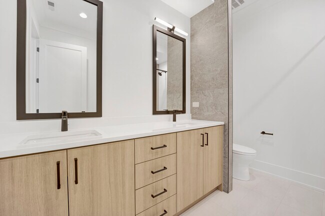 Photo - 4920 N Lincoln Ave Unit 4W