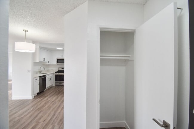 Photo - 12249 Oxnard St Unidad 104