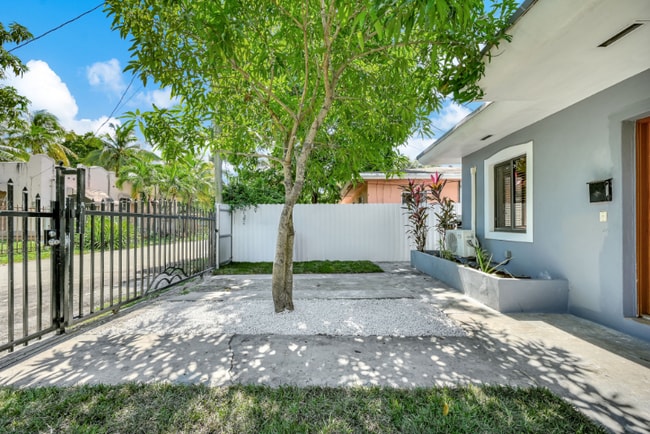 Photo - 6430 NE 1st Ct