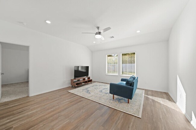 Photo - 210 Bella Wy