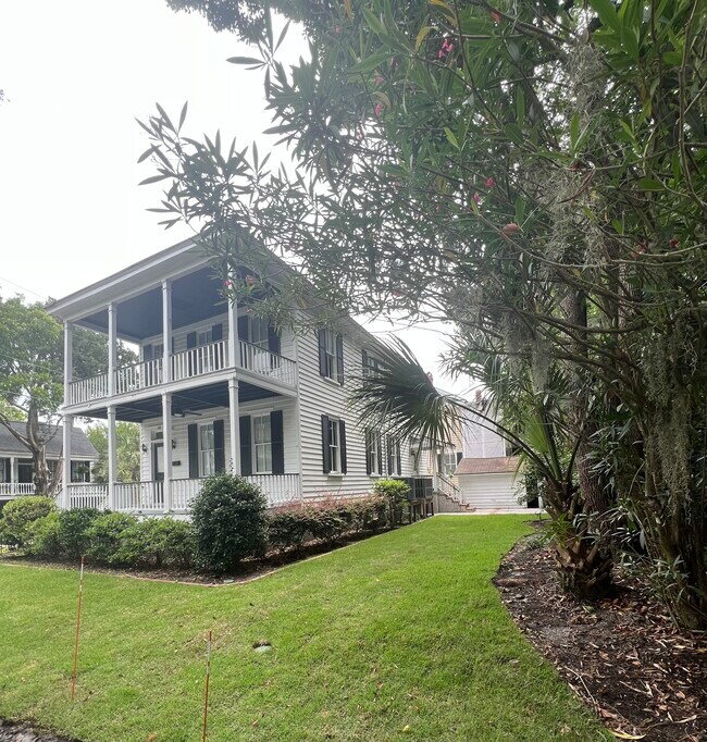 Photo - 611 East St House