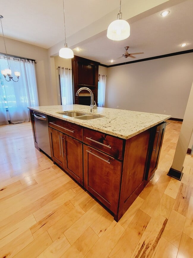 Photo - Spacious & Unique in Twin Oaks, Southwest Springfield