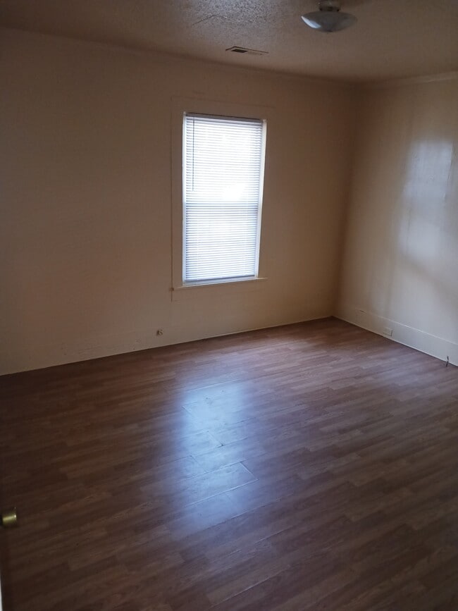 Bedroom - 1014 Henley St