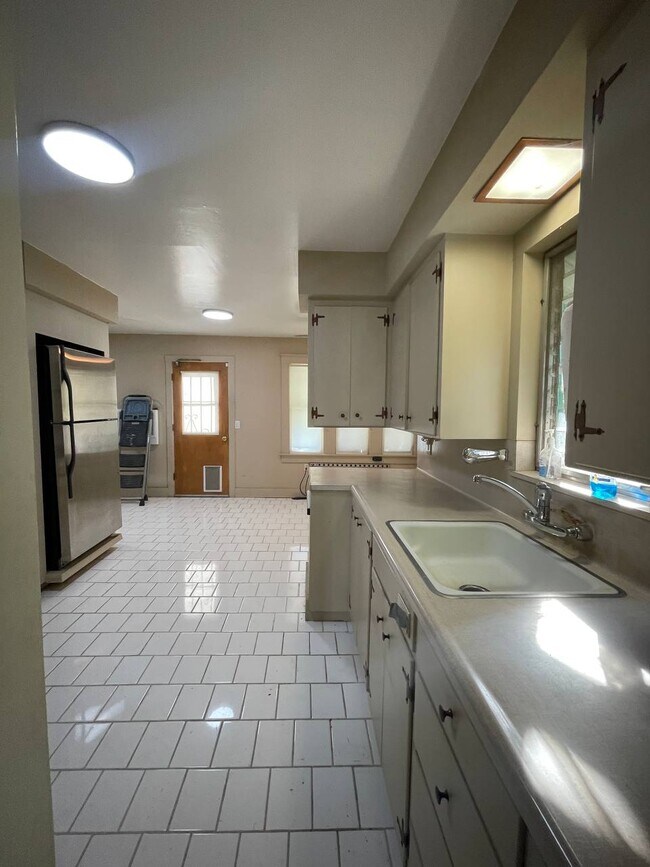 1244 N Wilson Ave House House Rental in Fresno, CA