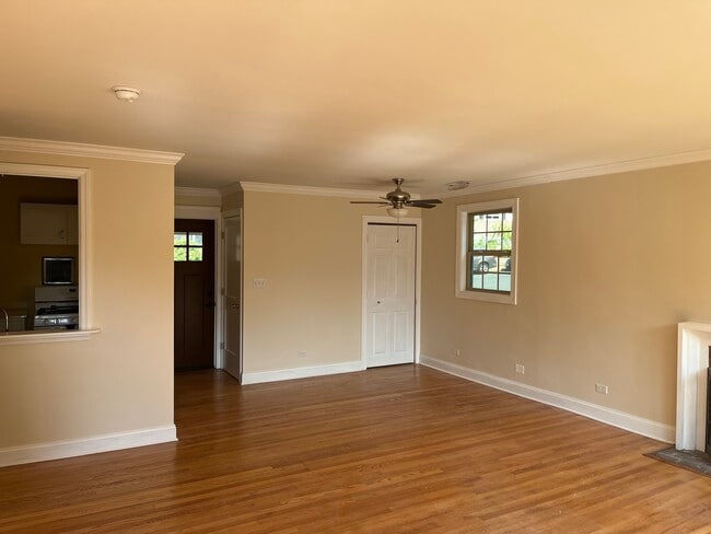 Entrance/Dining Room - 2318 Crestmont Ave Unit 2318A