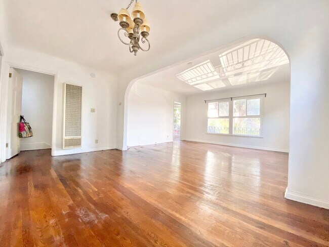 Photo - 524 1/2 Heliotrope -A Unit A