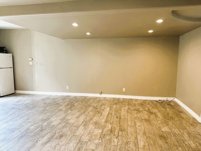 Photo - 1005 E Palmyra Ave Unit Studio