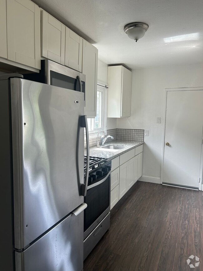 Building Photo - 725 44th St Unit A Rental