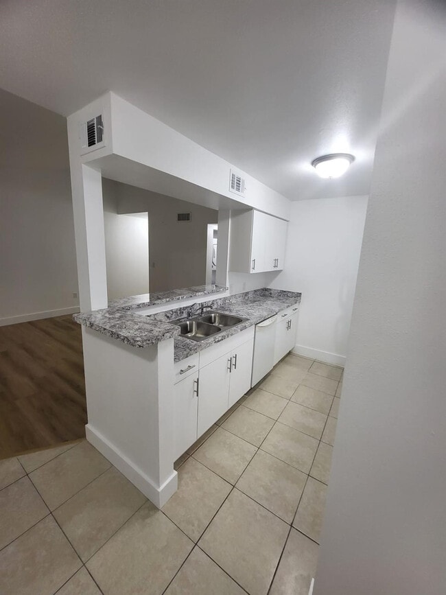 Photo - 2622 NW 33rd St Unit 2013