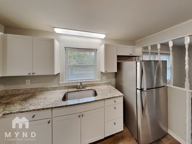 Photo - 831 Spring St