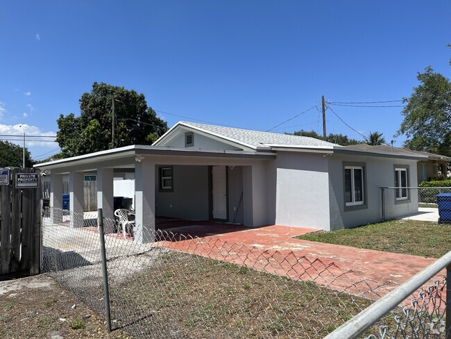 Building Photo - 2379 NW 102nd St Rental