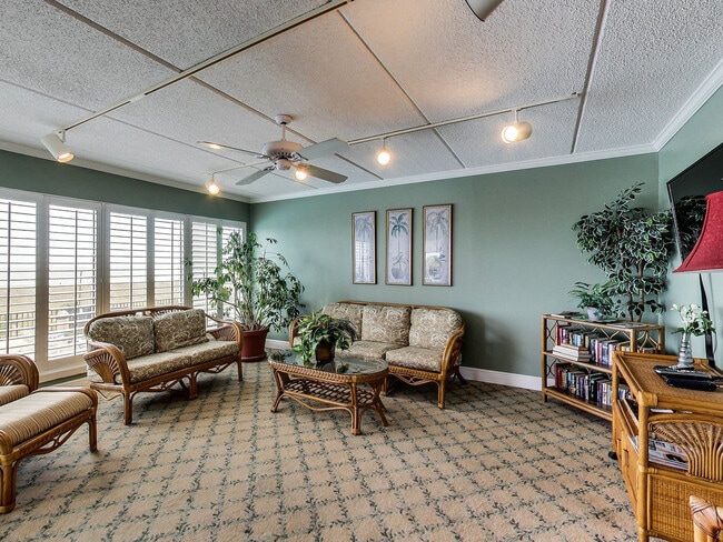 Building Photo - 3350 S Fletcher Ave Rental