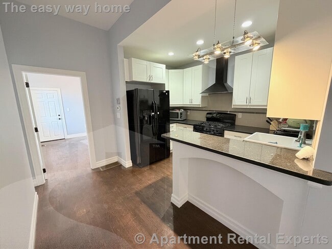 Photo - 8 Cross St E Unit #1