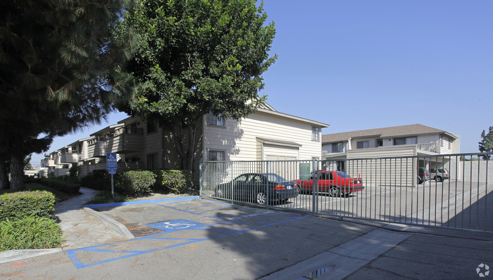 Lincoln Pines Apartments - Lincoln Pines Apartments