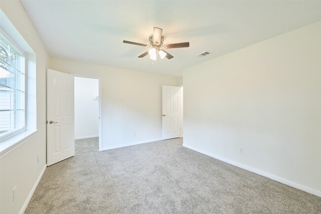 Building Photo - 15854 Knolls Lodge Dr