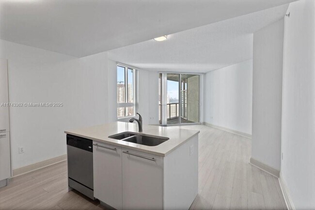 Photo - 1900 N Bayshore Dr