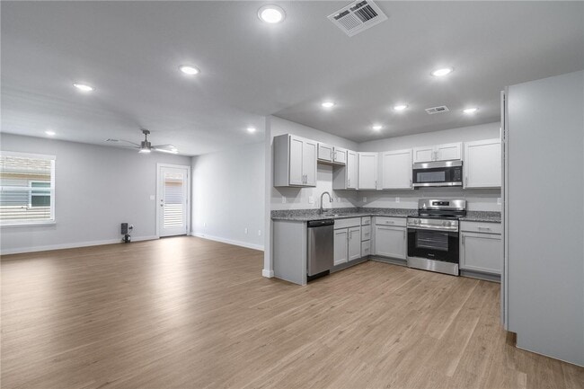 Photo - 6302 NW Kathleen St