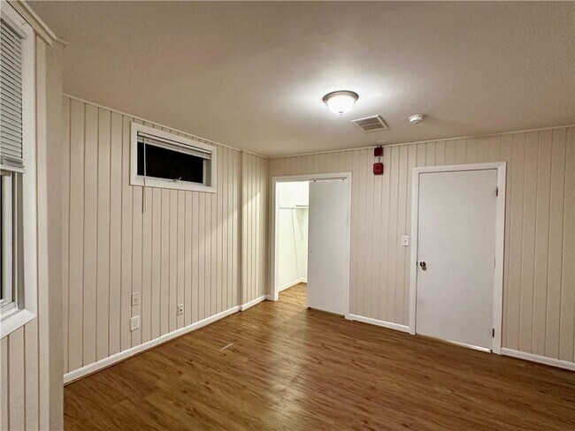 Photo - 800 Oakland Beach Ave Unit b