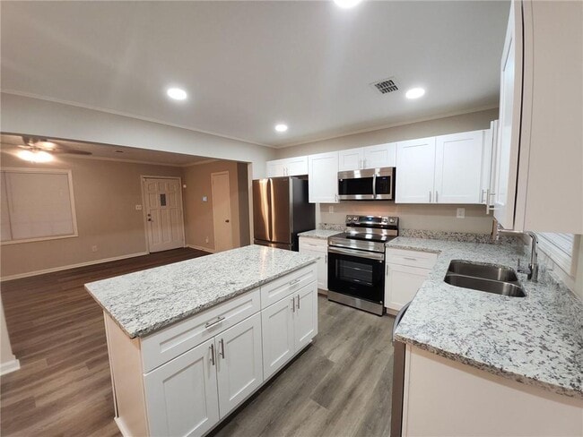 Photo - 2830 Knollview Dr