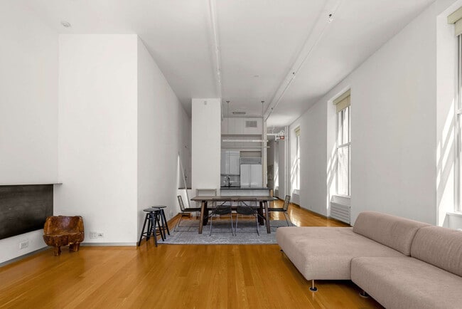 Building Photo - 127 Spring St Rental