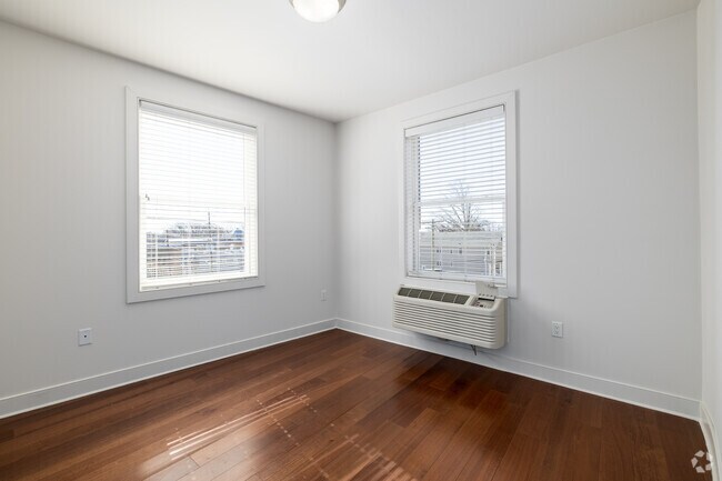 1BR, 1BA - 709SF - BEdroom