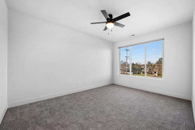 Photo - 27 W Park Blvd