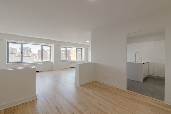 Building Photo - 3495 Rue de la Montagne Unit 903