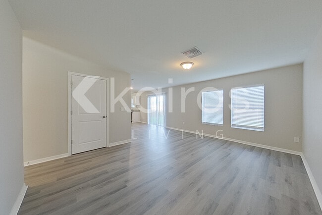 Photo - 226 Shadow St NW