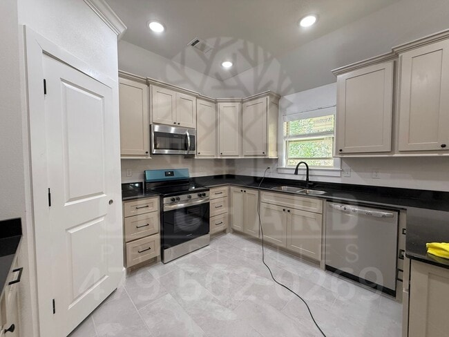 Photo - 3 Clackmannan Ln