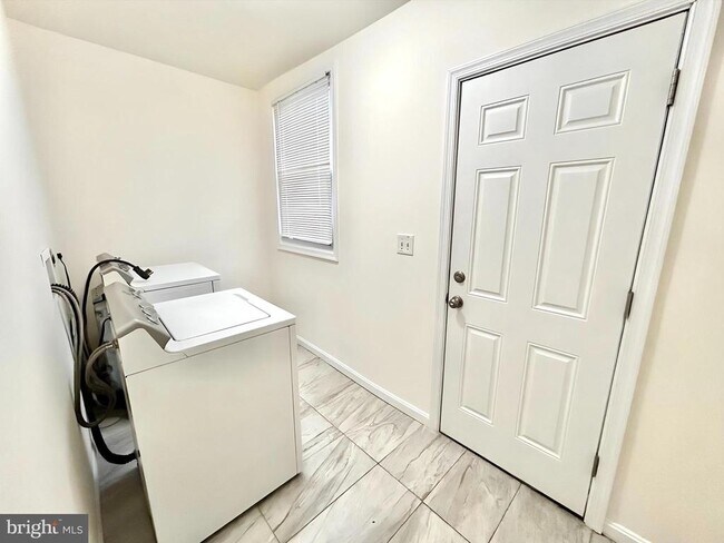 Photo - 2000 McHenry St