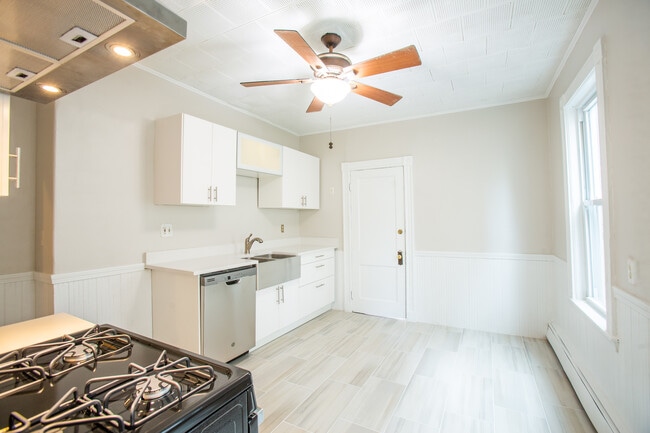 Building Photo - 27 Ashford St Unit 2