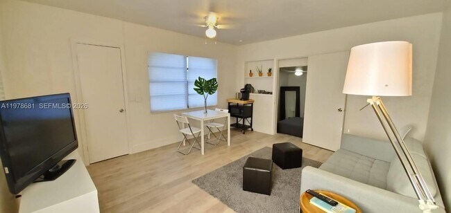 Photo - 275 NW 46th St Unit B