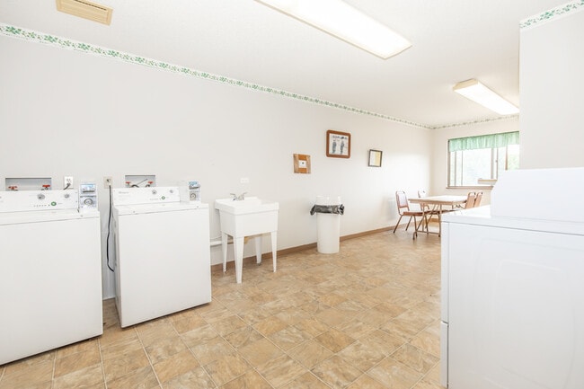 Photo - Summit at Elm Street Apartments