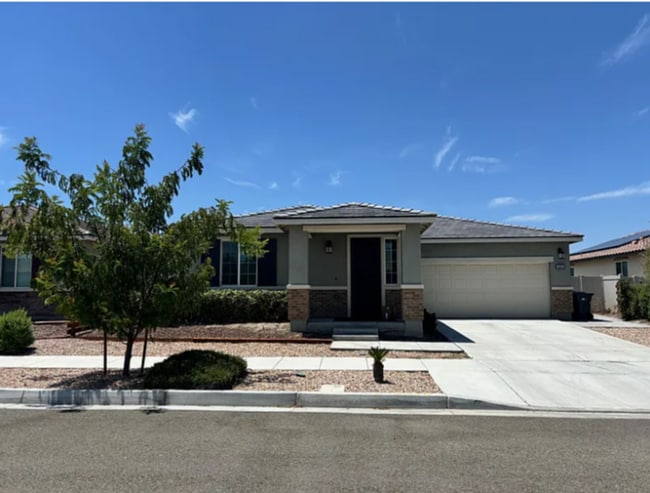 Building Photo - 3 Bedroom Plus Bonus Room Single Family Ho...