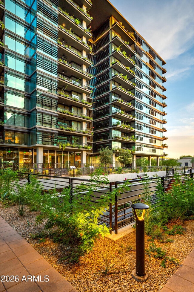 Building Photo - 7180 E Kierland Blvd Unit Apt 714