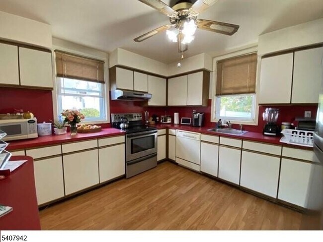 Photo - 15 Hackensack St