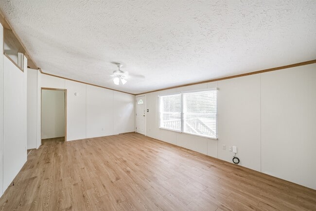 Photo - 33205 Wedgewood Dr