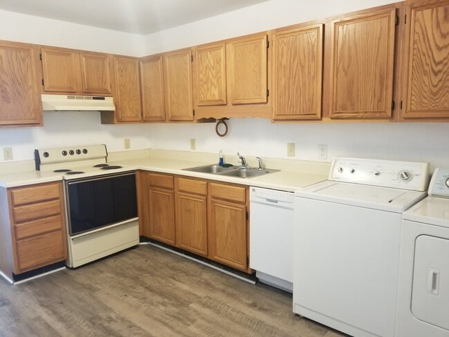 Photo - 2 BR duplex near Four Seasons, Twin Lakes